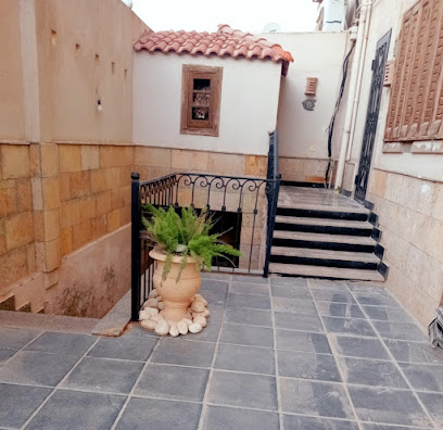 Amnyh El-Azazy