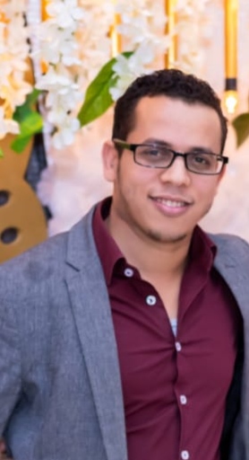 احمد على خلفية
