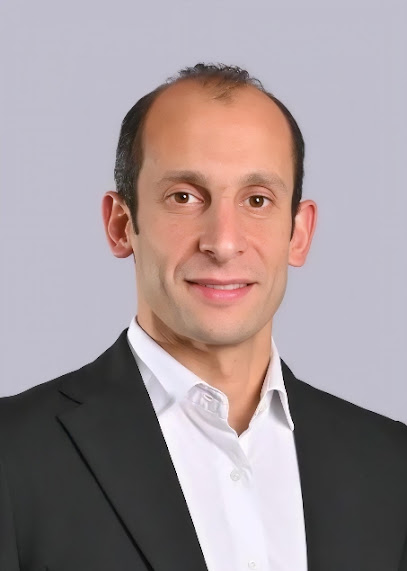 عمر الصباغ